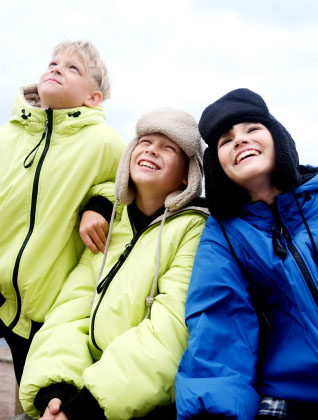 Как выбрать детскую верхнюю одежду на весну?