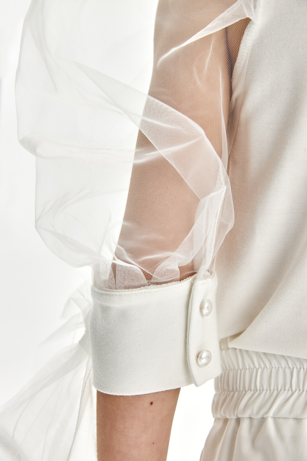 Блузка с объемными рукавами