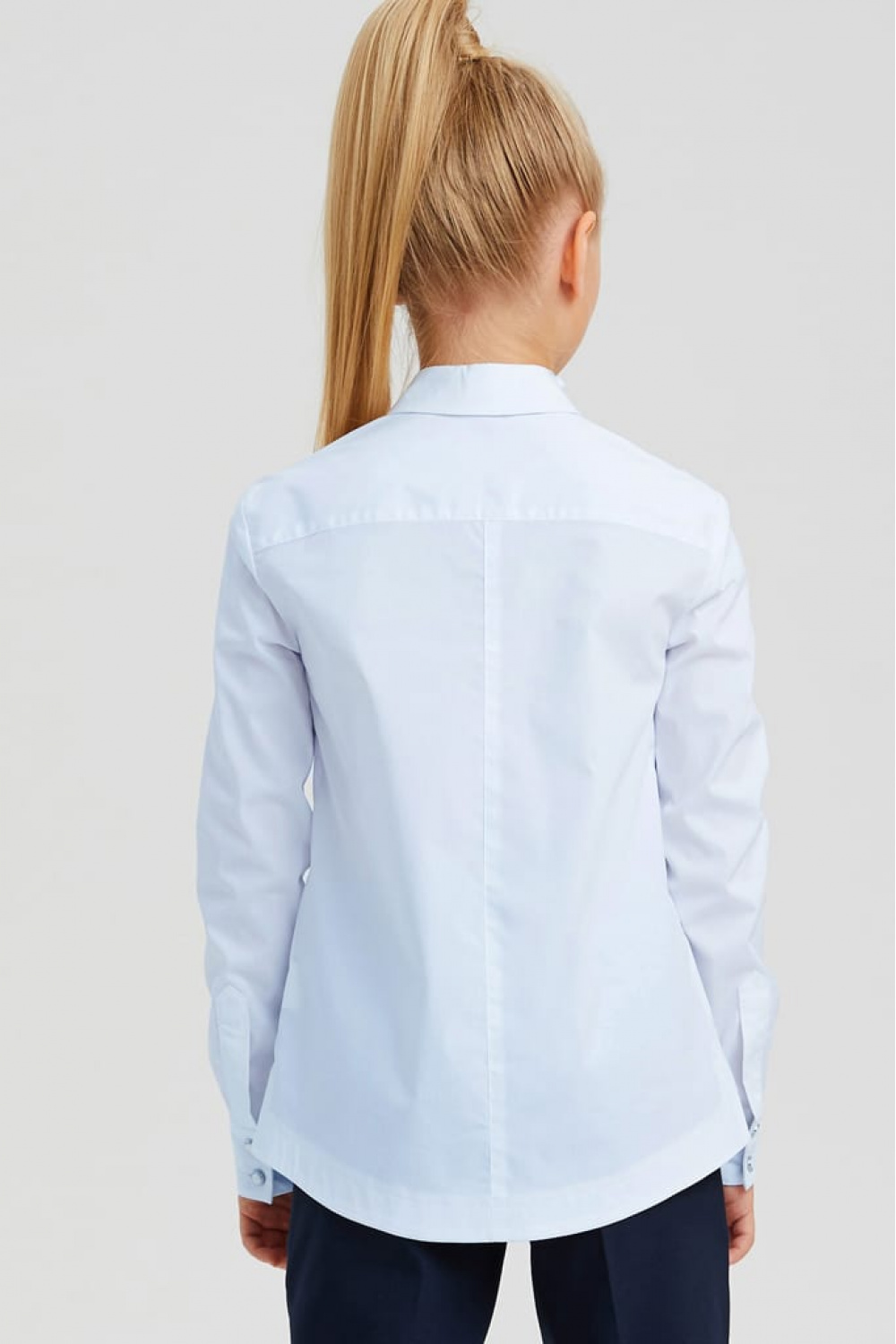 Голубая рубашка из хлопка декорированная серебристым кантом