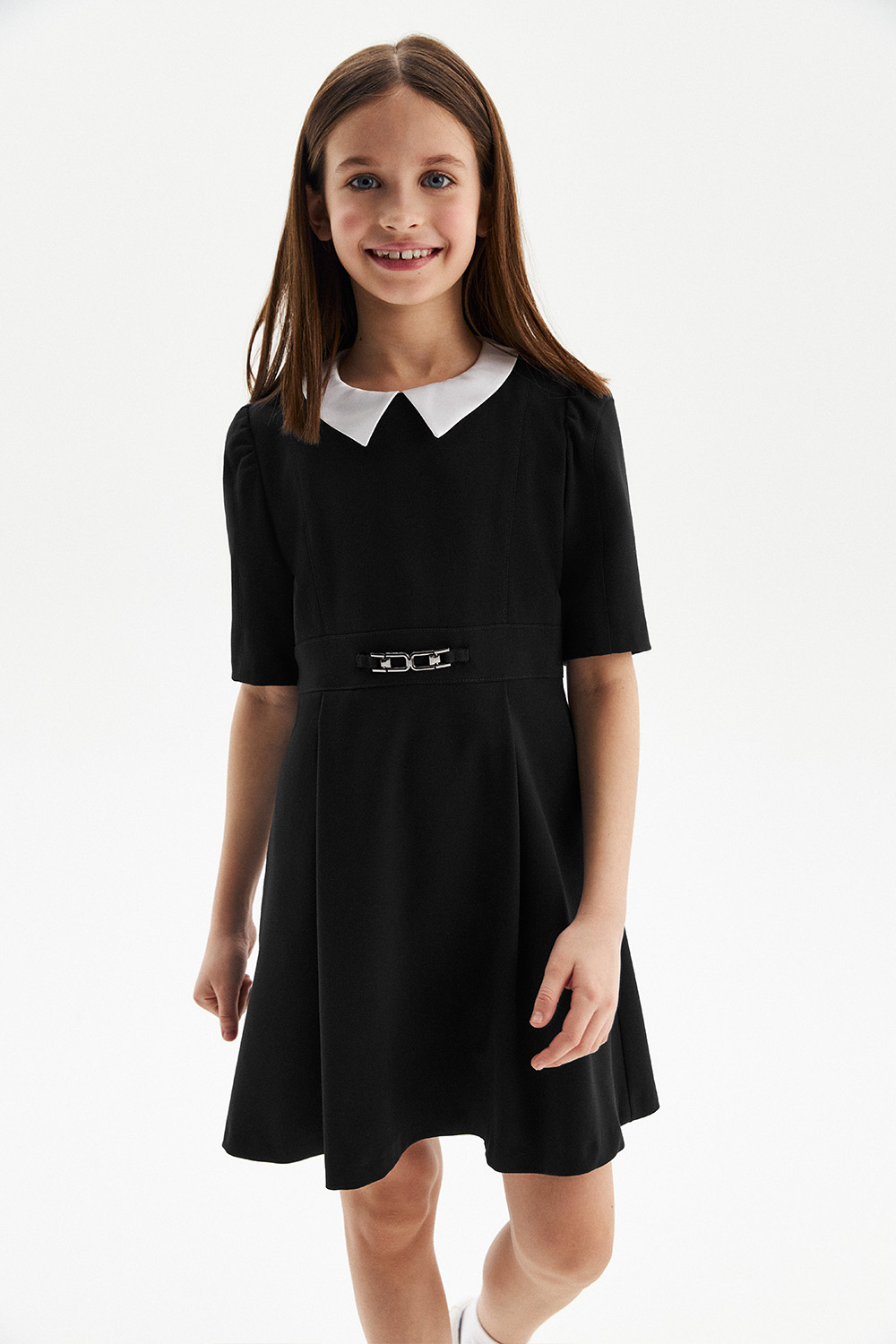 Приталенное школьное платье со съемным воротничком