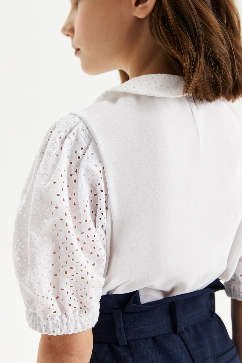 Трикотажная блузка с рукавами-фонариками из шитья "ришелье" (SSFSG-228-22902-200) Silver Spoon
